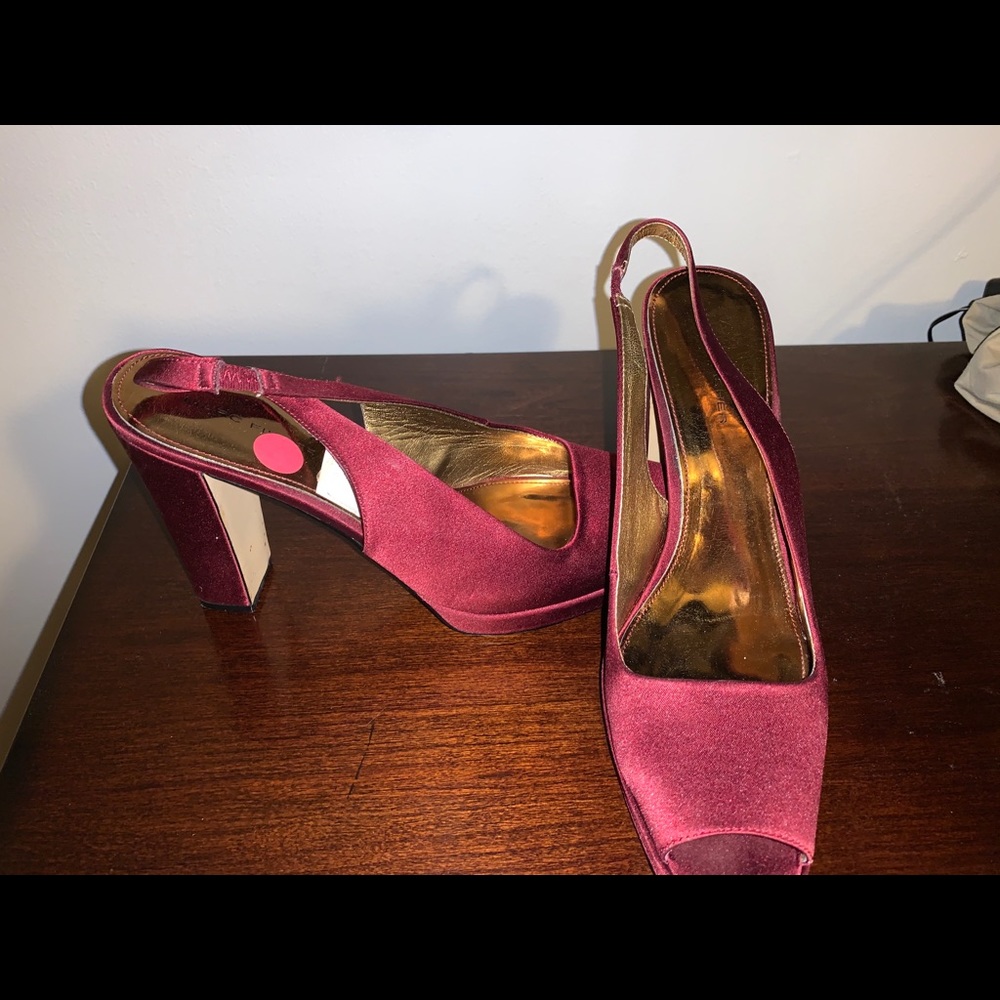 Marc Fisher Wine Color Satin Sling Heels Size 9 - Picture 3 of 4